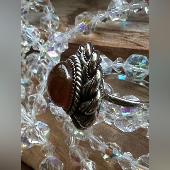 Silver Tone Ring Set With a cabochon Amber
 Size 8￼ - Picture 11 of 14